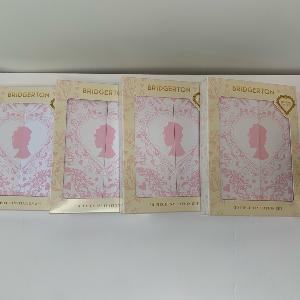 Bridgerton Invitation Sets, 4 boxes of 6 invitations/envelopes/wax seals/ribbons - Picture 12 of 12